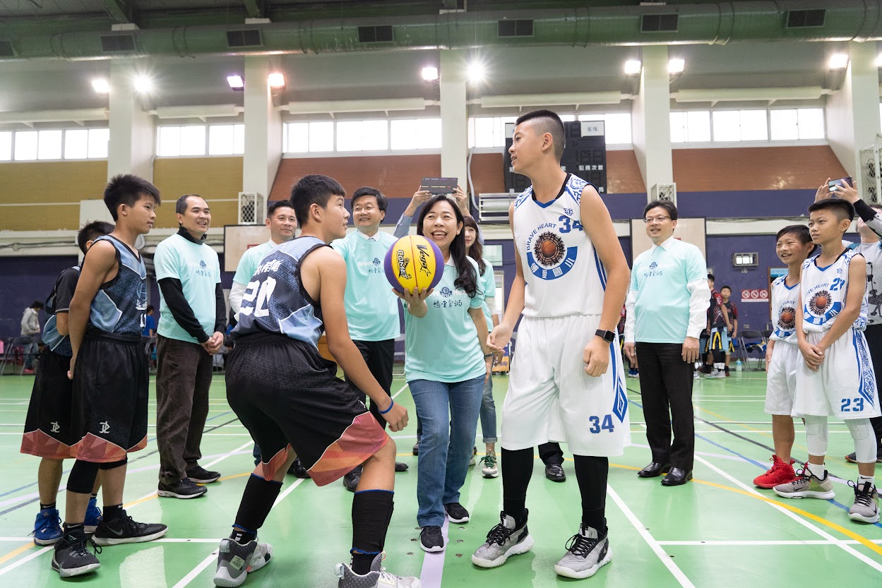 楊美娟與學生互動照