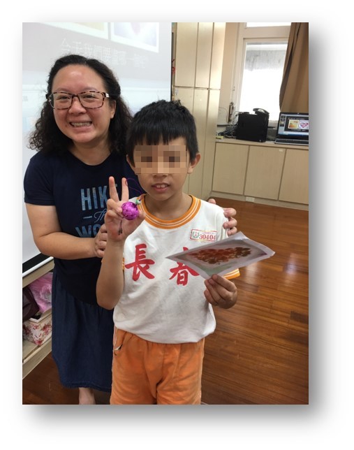 程智明與學生互動照