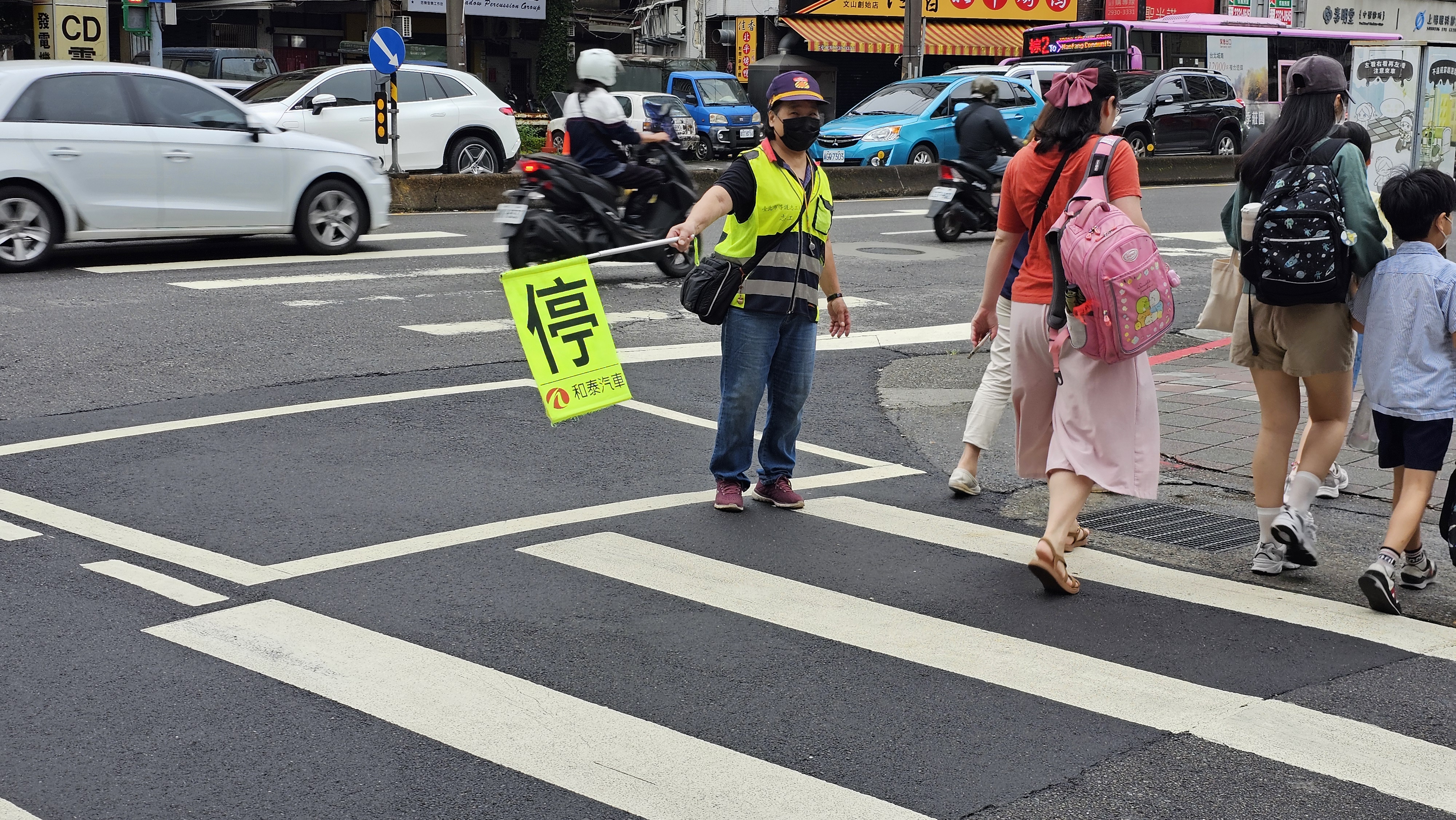 魏碧雲與學生互動照