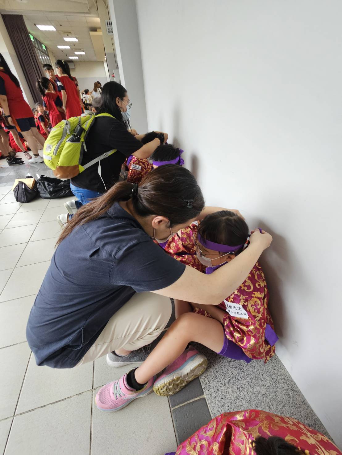 徐語潔與學生互動照