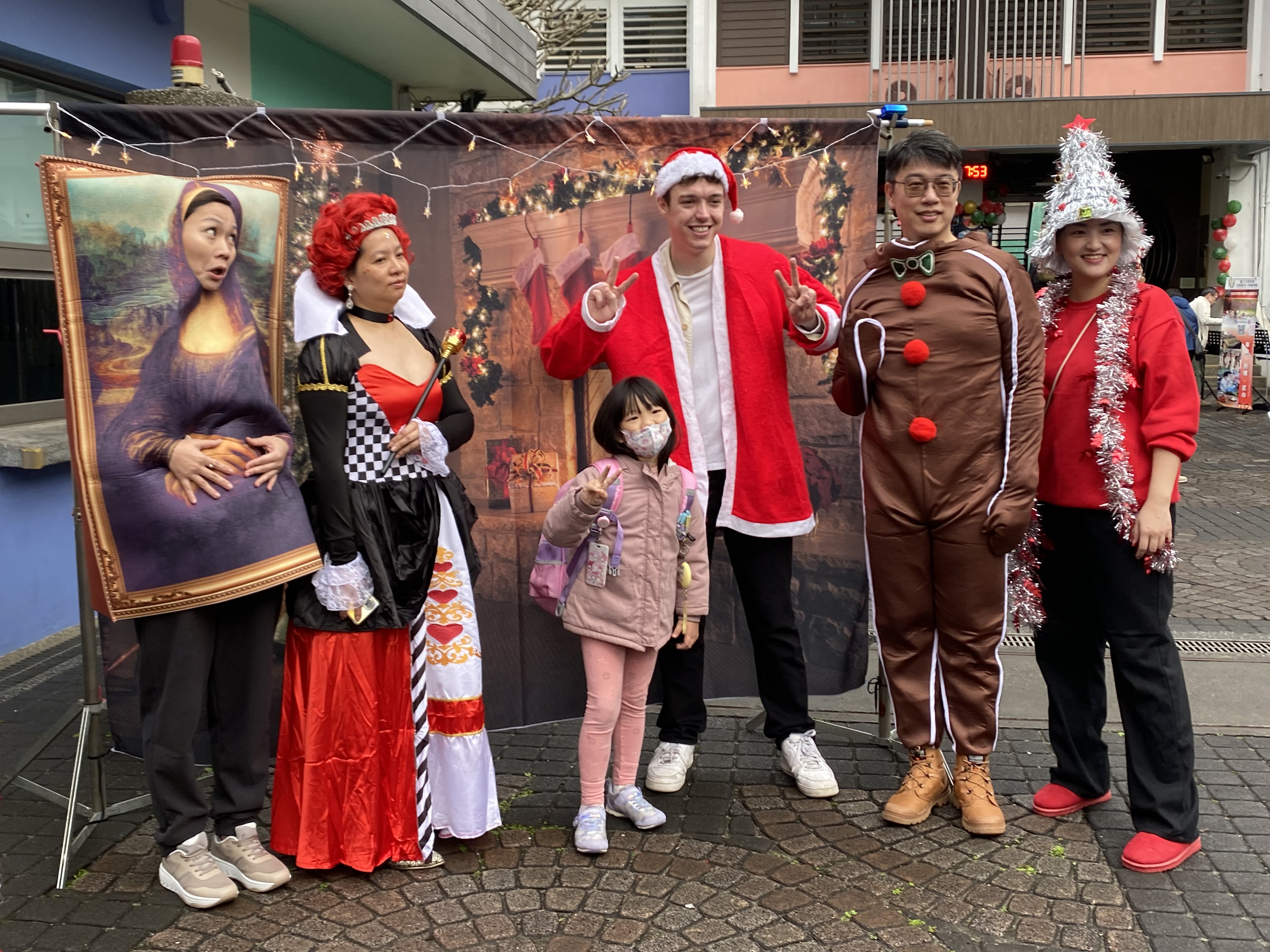 洪鈺凱與學生互動生活照