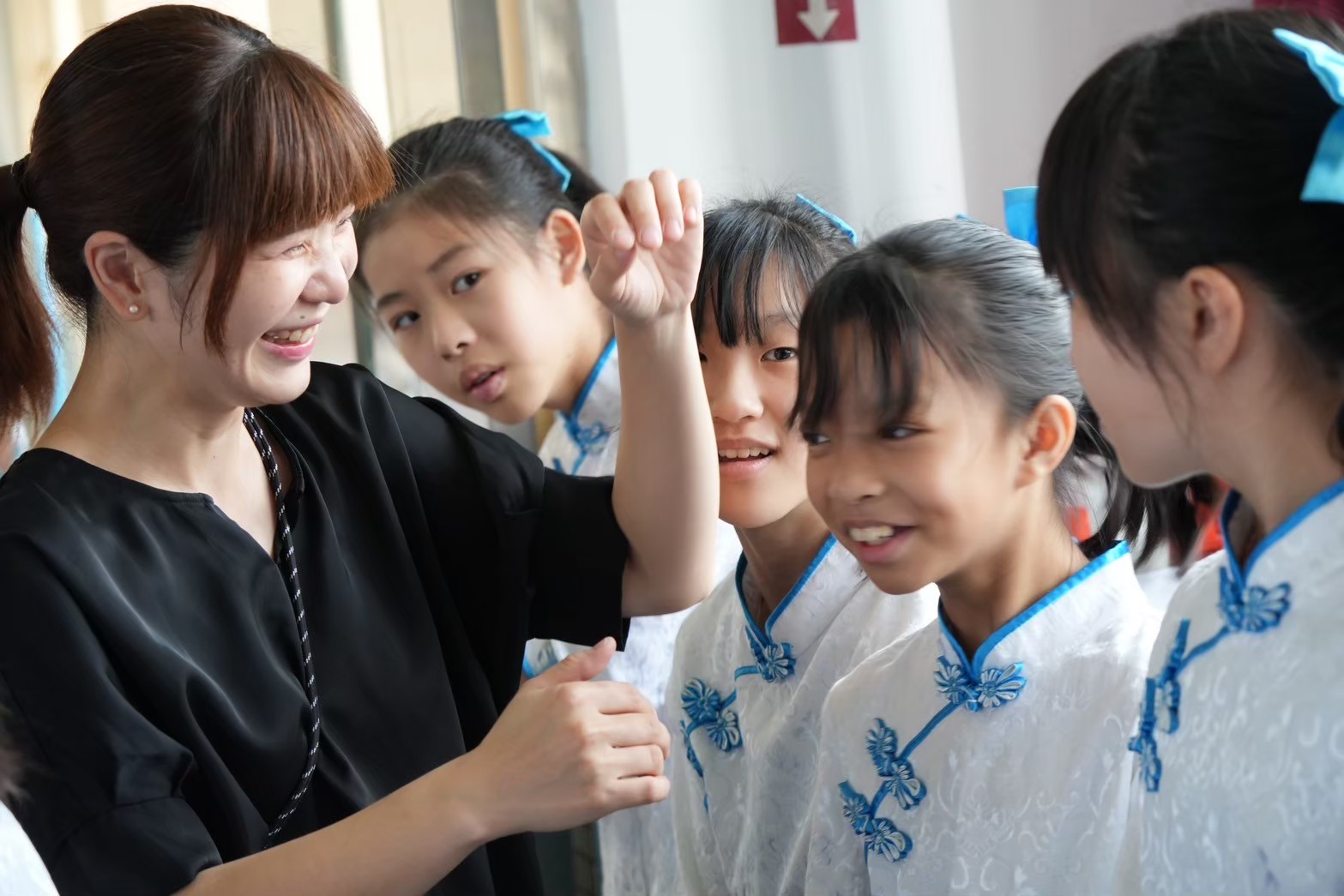 李佳馨與學生互動照