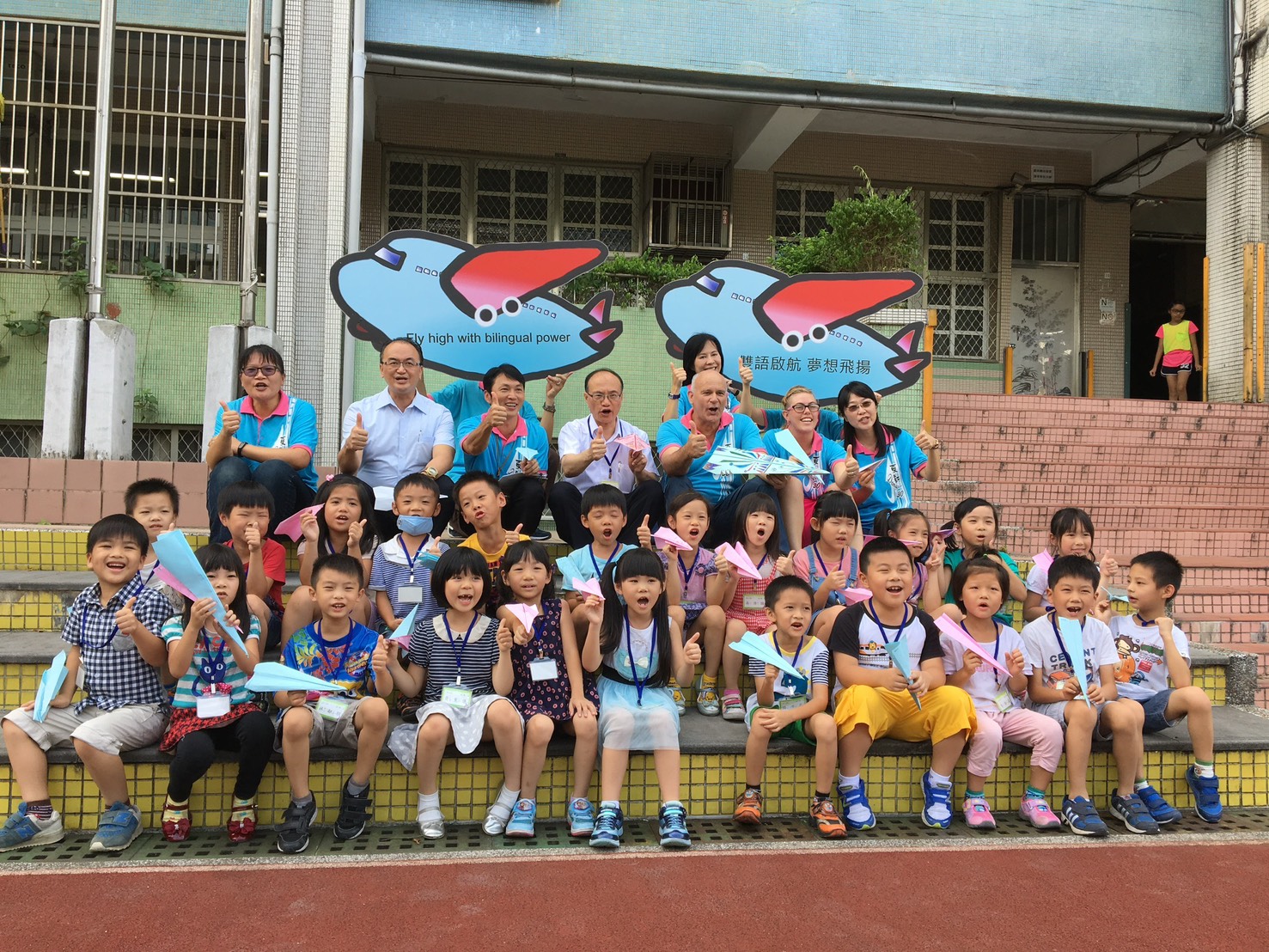 周季平與學生互動照