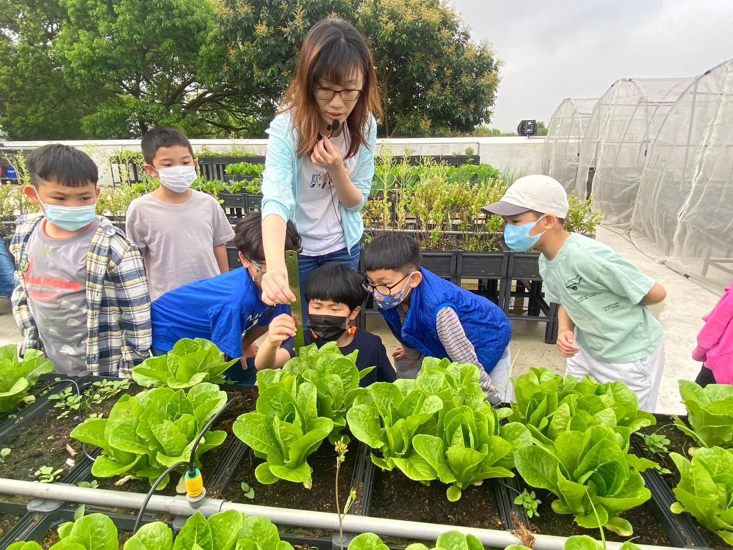 李菡珍與學生互動照