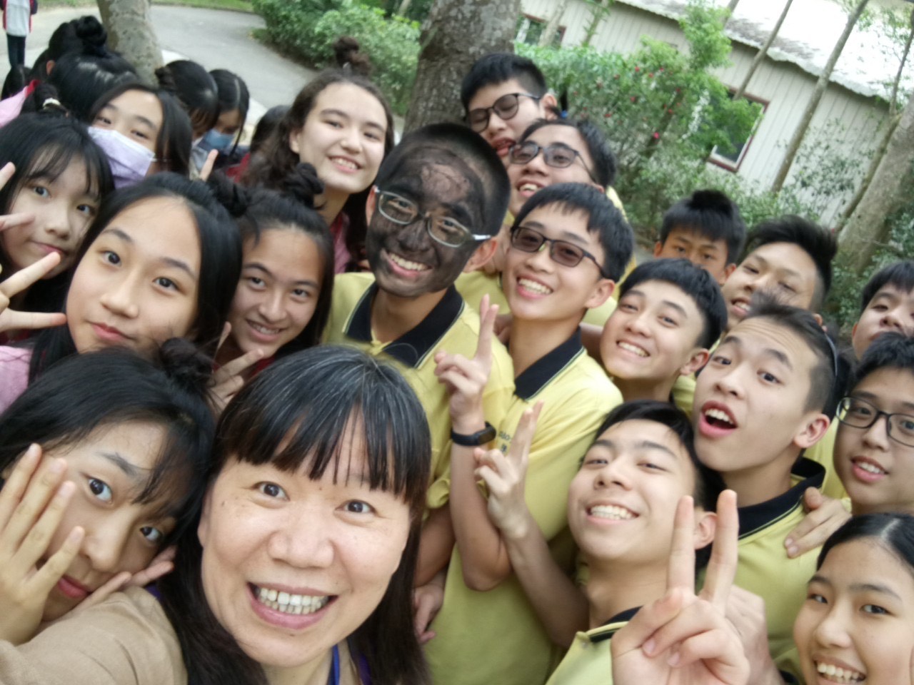 李鳳珠與學生互動照