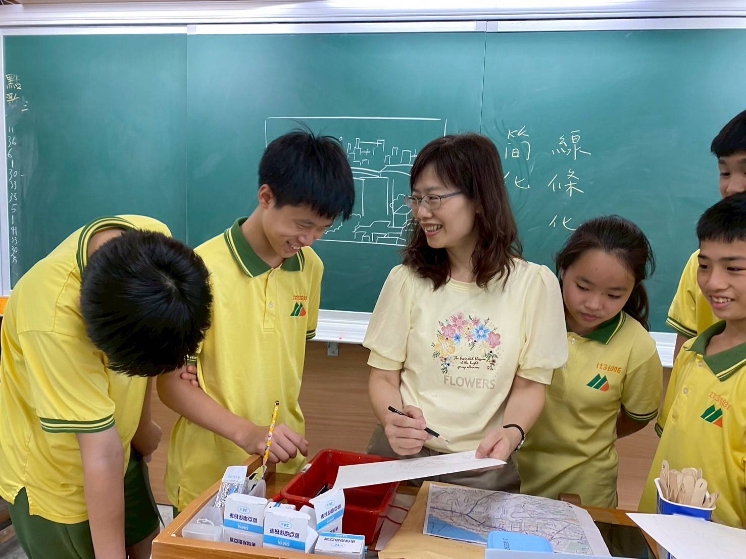 梁曉芬與學生互動照