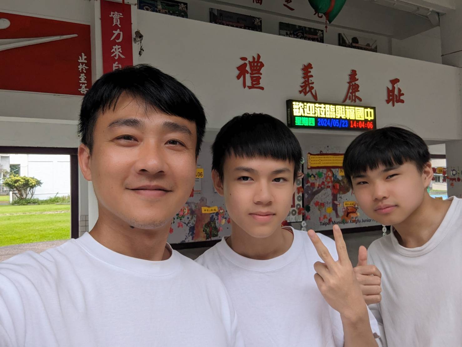 林晋志與學生互動生活照