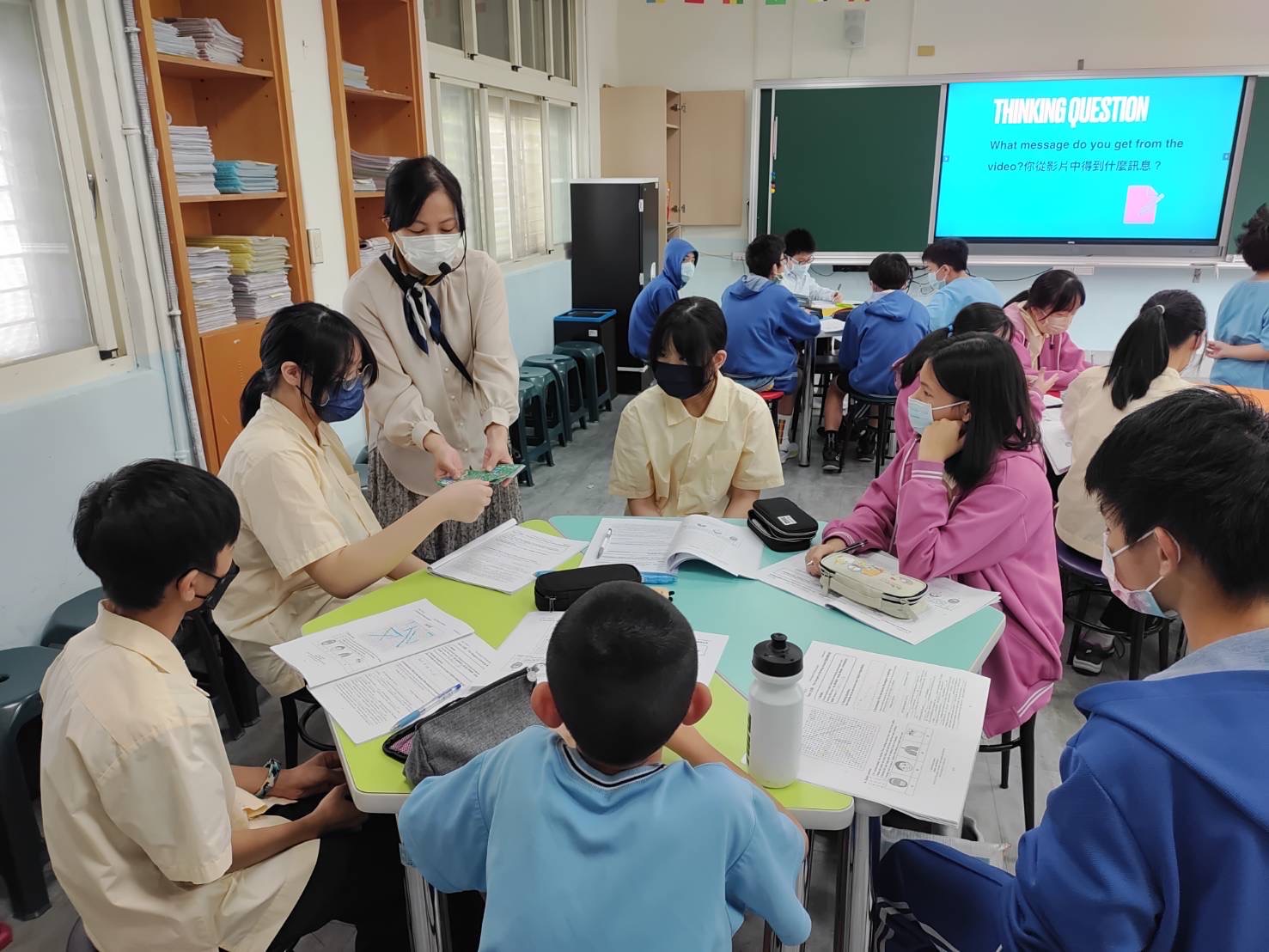 陳昭勛與學生互動生活照