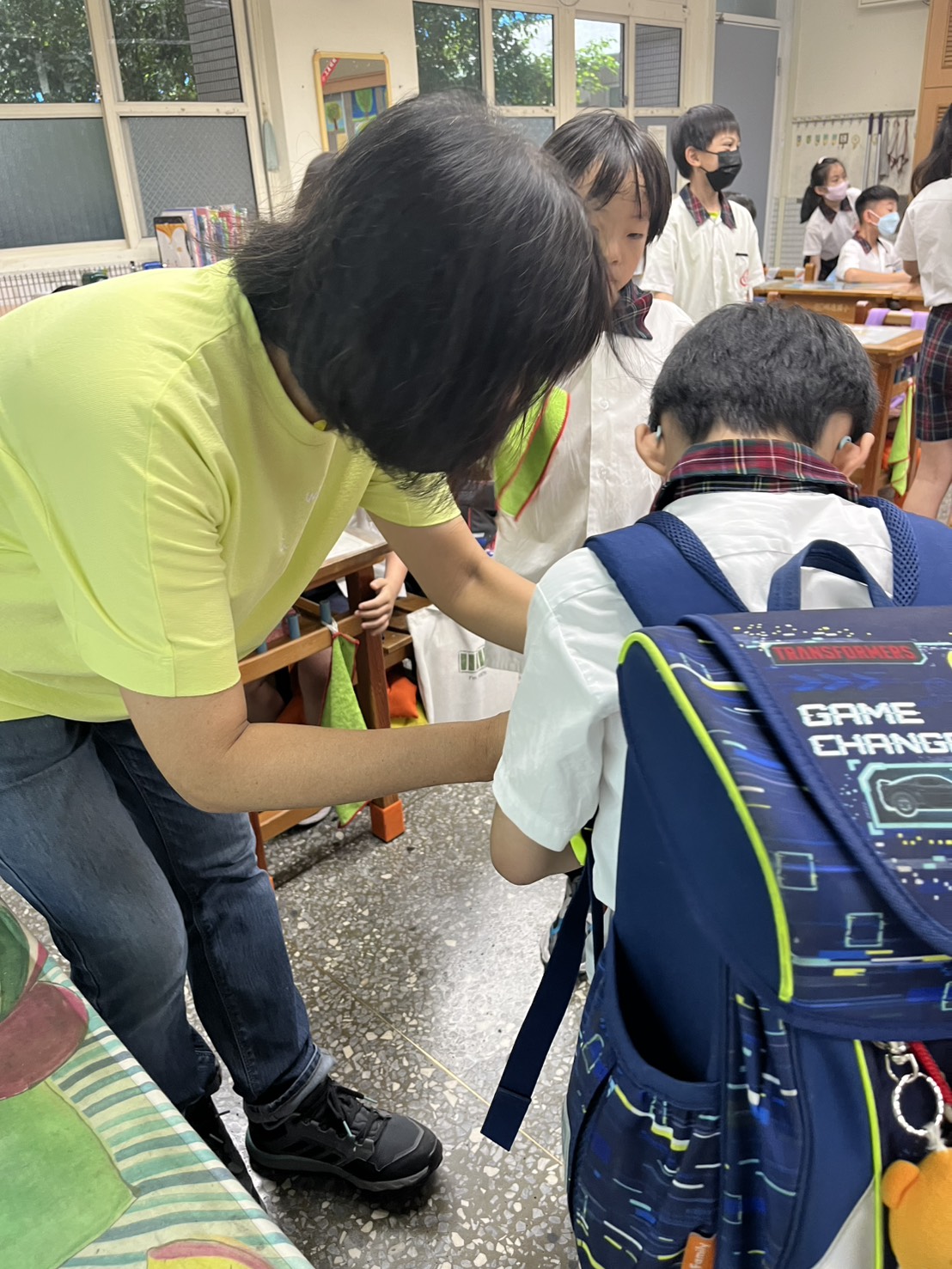 郭明娟與學生互動照