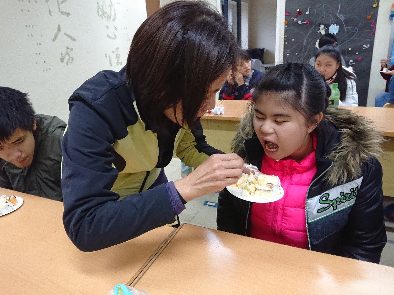 彭燕秋	與學生互動照