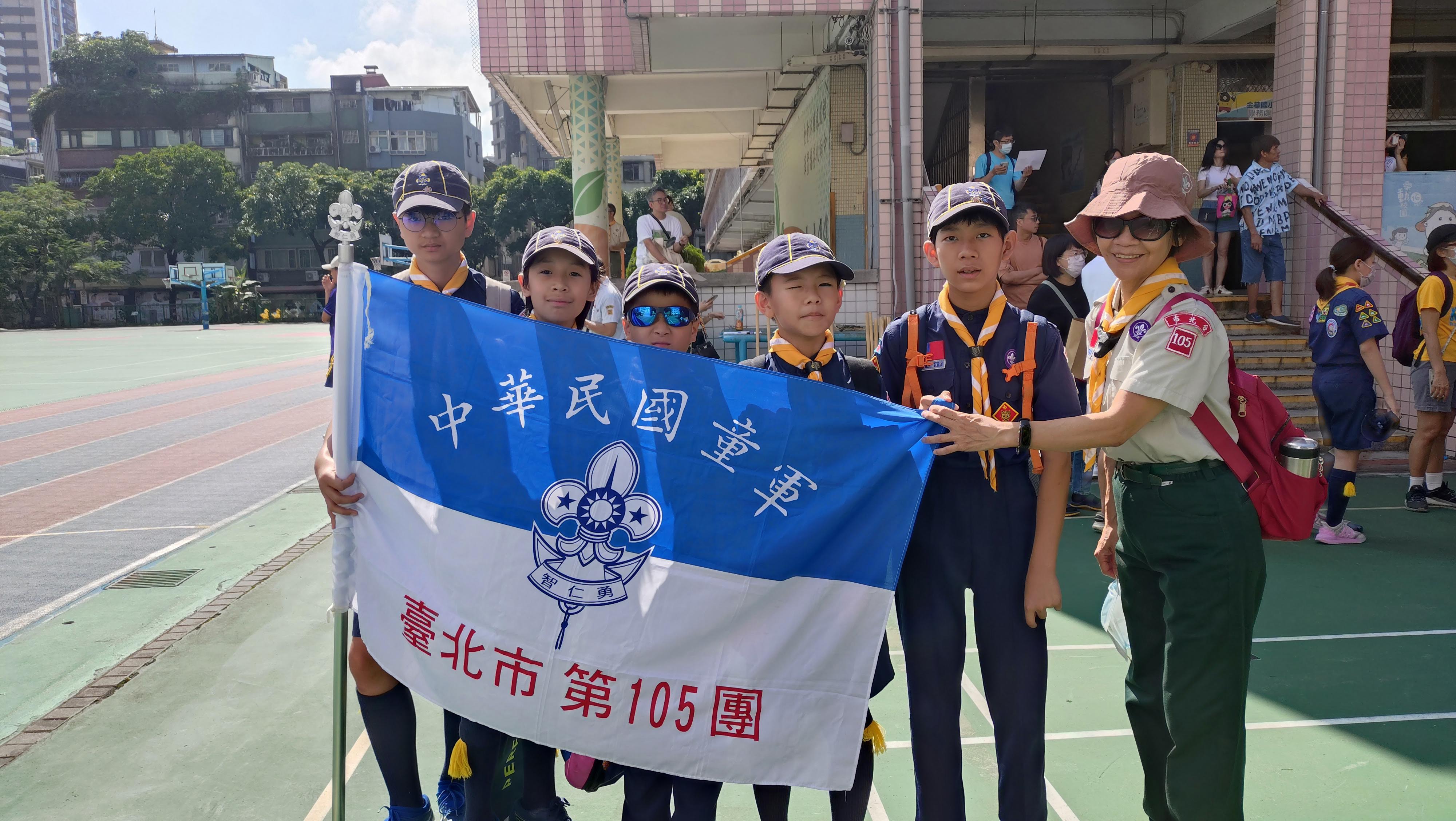 吳月娥與學生互動照