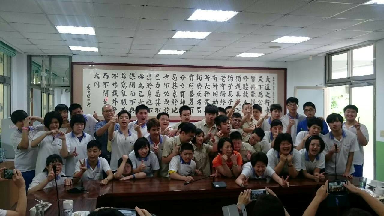 蔡佳君與學生互動照