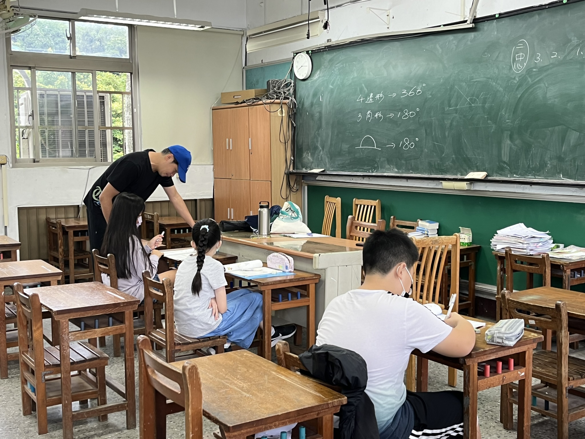 陳宏斌與學生互動生活照